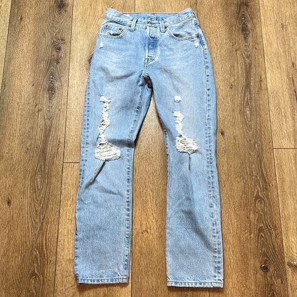 Levi’s 501 Original Fit Distressed Straight Leg Jeans RTM - Picture 3 of 9